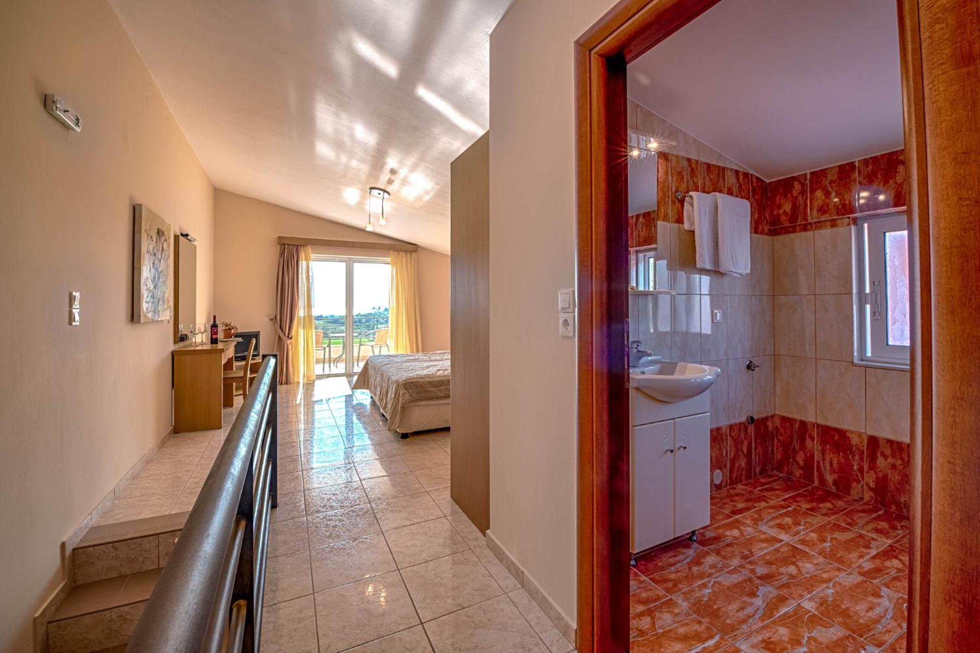 Anilio Plaza Aparthotel Zacharo Room photo