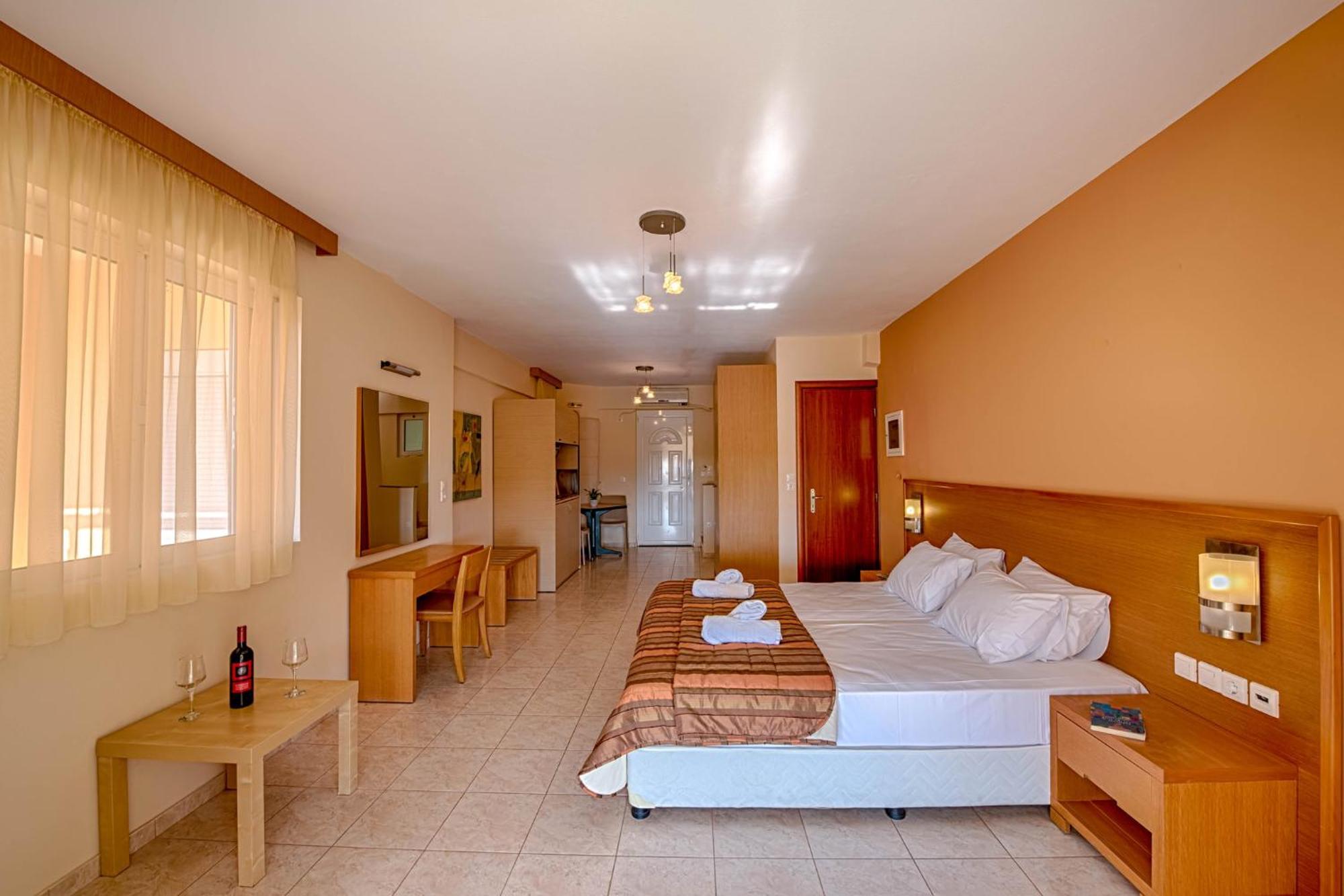 Anilio Plaza Aparthotel Zacharo Room photo