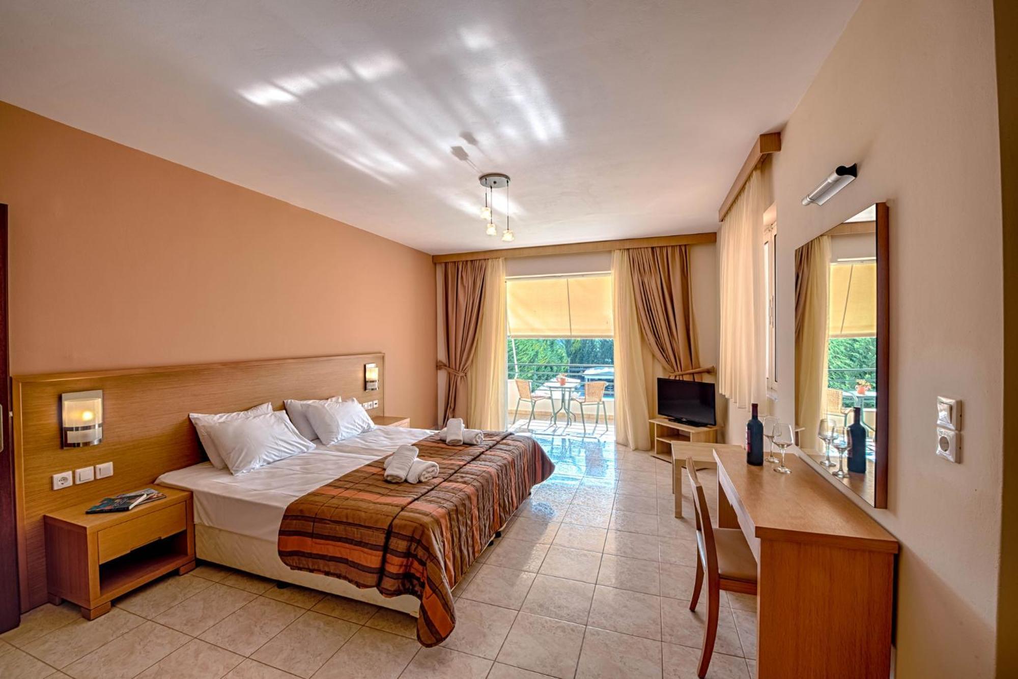 Anilio Plaza Aparthotel Zacharo Room photo