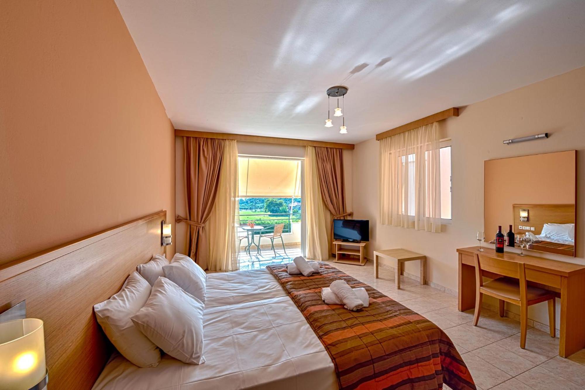 Anilio Plaza Aparthotel Zacharo Room photo